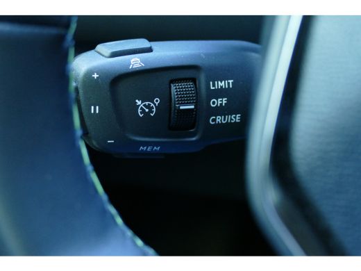 Peugeot 208 HYBRID 145PK GT AUTOMAAT / NAVI / CLIMA / 17"LMV / CAMERA / KEYLESS / FULL-LED / PDC / BLUETOOTH ... ActivLease financial lease