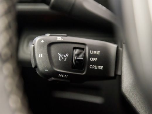 Peugeot 5008 1.2 PureTech Allure Sport 7 Persoons (APPLE CARPLAY, GROOT NAVI, 360 CAMERA, LEDER, ADAPTIVE CRUI... ActivLease financial lease