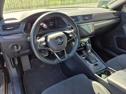 Skoda Superb Combi 1.4 TSI iV Sportline Business 218PK DSG/AUTO | Glazen panorama-dak | Trekhaak uitklapbaar |... ActivLease financial lease