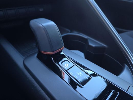 Toyota C-HR 1.8 Hybrid 140 Dynamic | Apple CarPlay | Blindspot | Rijklaar incl. garantie | ActivLease financial lease