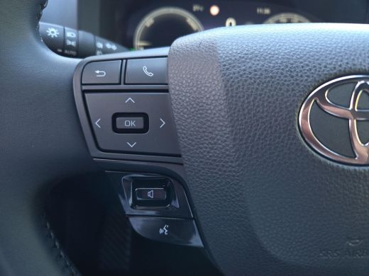 Toyota C-HR 1.8 Hybrid 140 Dynamic | Apple CarPlay | Blindspot | Rijklaar incl. garantie | ActivLease financial lease