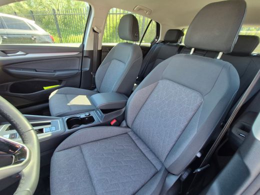 Volkswagen Golf 1.5 eHybrid Life Edition 204Pk DSG/AUTO | Panorama-dak | Achteruitrijcamera | Cruise control adap... ActivLease financial lease