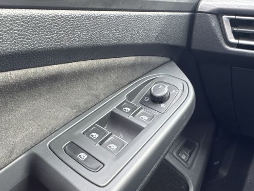 Volkswagen Golf eHybrid 204PK DSG STYLE CAMERA/CARPLAY/STUURVERW. ActivLease financial lease