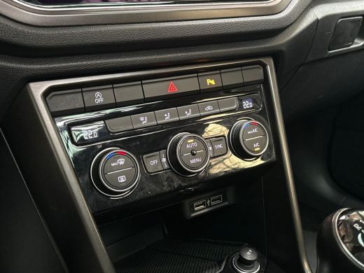 Volkswagen T-Roc 1.0 TSI Sport (PANORAMADAK, VIRTUAL COCKPIT, APPLE CARPLAY, GROOT NAVI, LED KOPLAMPEN, SPORTSTOEL... ActivLease financial lease