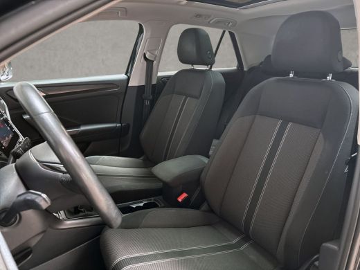 Volkswagen T-Roc 1.0 TSI Sport (PANORAMADAK, VIRTUAL COCKPIT, APPLE CARPLAY, GROOT NAVI, LED KOPLAMPEN, SPORTSTOEL... ActivLease financial lease
