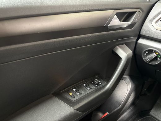 Volkswagen T-Roc 1.0 TSI Sport (PANORAMADAK, VIRTUAL COCKPIT, APPLE CARPLAY, GROOT NAVI, LED KOPLAMPEN, SPORTSTOEL... ActivLease financial lease