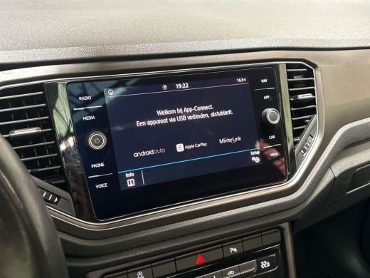 Volkswagen T-Roc 1.0 TSI Sport (PANORAMADAK, VIRTUAL COCKPIT, APPLE CARPLAY, GROOT NAVI, LED KOPLAMPEN, SPORTSTOEL... ActivLease financial lease