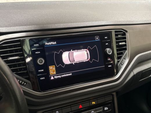 Volkswagen T-Roc 1.0 TSI Sport (PANORAMADAK, VIRTUAL COCKPIT, APPLE CARPLAY, GROOT NAVI, LED KOPLAMPEN, SPORTSTOEL... ActivLease financial lease