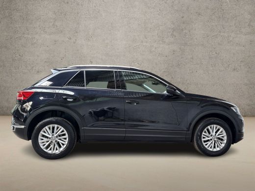 Volkswagen T-Roc 1.0 TSI Sport (PANORAMADAK, VIRTUAL COCKPIT, APPLE CARPLAY, GROOT NAVI, LED KOPLAMPEN, SPORTSTOEL... ActivLease financial lease