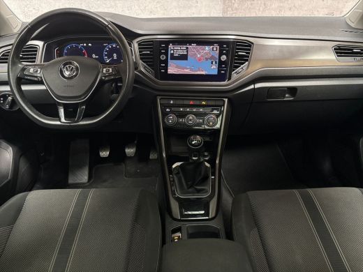 Volkswagen T-Roc 1.0 TSI Sport (PANORAMADAK, VIRTUAL COCKPIT, APPLE CARPLAY, GROOT NAVI, LED KOPLAMPEN, SPORTSTOEL... ActivLease financial lease