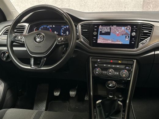 Volkswagen T-Roc 1.0 TSI Sport (PANORAMADAK, VIRTUAL COCKPIT, APPLE CARPLAY, GROOT NAVI, LED KOPLAMPEN, SPORTSTOEL... ActivLease financial lease