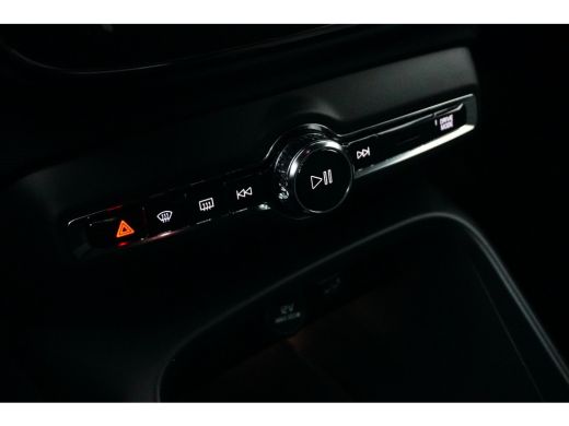 Volvo  XC40 1.5 T4 Recharge Plus Dark | 360 camera | Memory stoel | Trekhaak | Harman/Kardon | Stoel&stuurver... ActivLease financial lease