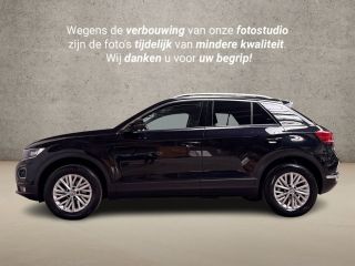 Volkswagen T-Roc 1.0 TSI Sport (PANORAMADAK, VIRTUAL COCKPIT, APPLE CARPLAY, GROOT NAVI, LED KOPLAMPEN, SPORTSTOEL...