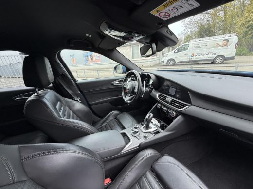 Alfa Romeo Giulia 2.0Turbo Aut. 200pk Sprint | Sport | Leder | Navi | ActivLease financial lease