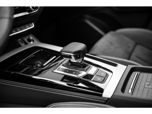 Audi Q5 55 TFSI e quattro S line | Trekhaak | Panoramadak | City | Tour | ActivLease financial lease