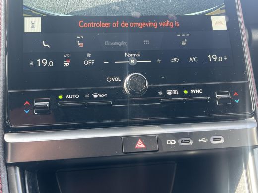 Lexus LBX Elegant 2WD | Carplay | Stoel- + stuurverwarming | (kunst) lederen bekleding | Dode hoek detectie | ActivLease financial lease