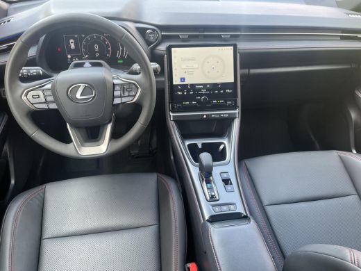 Lexus LBX Elegant 2WD | Carplay | Stoel- + stuurverwarming | (kunst) lederen bekleding | Dode hoek detectie | ActivLease financial lease
