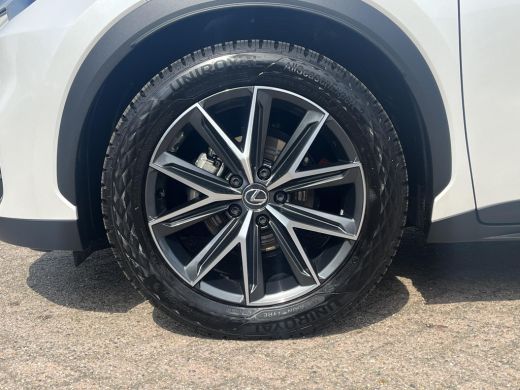 Lexus LBX Elegant 2WD | Carplay | Stoel- + stuurverwarming | (kunst) lederen bekleding | Dode hoek detectie | ActivLease financial lease