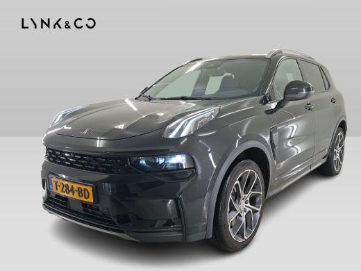 Lynk & Co 01 1.5 262pk Plug-in Black Optic 360&deg; Pano.dak Carplay ActivLease financial lease