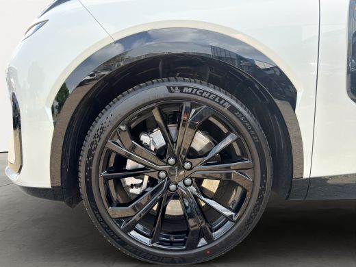 Lynk & Co 08 1.5 More Volvo Black Edition velgen | Achterbank verwarmd | Alarm klasse 1(startblokkering) | App... ActivLease financial lease