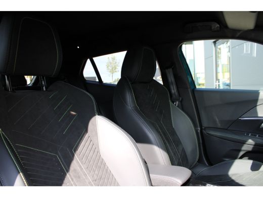 Peugeot 2008 1.2 Hybrid 145 GT | Automaat | Navigatie | Camera voor + achter | Massage | Stoelverwarming | Ada... ActivLease financial lease
