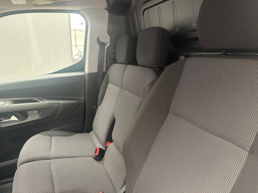 Peugeot Partner 1.5 BlueHDi 130 EAT8 S&S L1 Camera | Digitale Binnenspiegel | Houten Laadvloer | Carplay | Airco ... ActivLease financial lease