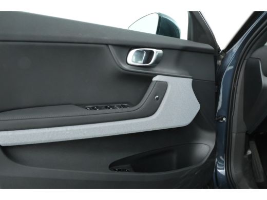 Polestar 2 Standard Range Single Motor 64kWh Digital Dash, Adaptive Cruise Control, Pilot Assist ActivLease financial lease