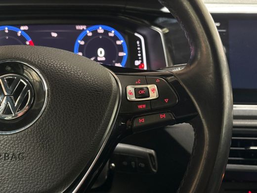 Volkswagen Polo 1.0 TSI Sportline (VIRTUAL COCKPIT, ZWART HEMEL, LEDER, APPLE CARPLAY, GROOT NAVI, SPORTSTOELEN, ... ActivLease financial lease