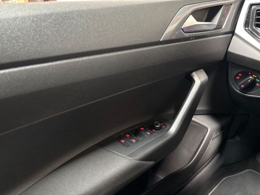 Volkswagen Polo 1.0 TSI Sportline (VIRTUAL COCKPIT, ZWART HEMEL, LEDER, APPLE CARPLAY, GROOT NAVI, SPORTSTOELEN, ... ActivLease financial lease