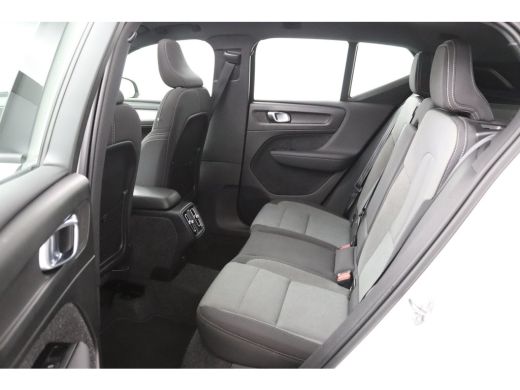Volvo  XC40 T2 Business Pro | Panoramadak | BLIS | Camera | Trekhaak | Adaptieve Cruise | Stoelverwarming / S... ActivLease financial lease