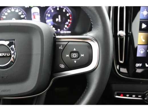 Volvo  XC40 T2 Business Pro | Panoramadak | BLIS | Camera | Trekhaak | Adaptieve Cruise | Stoelverwarming / S... ActivLease financial lease