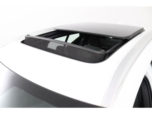 Volvo  XC40 T2 Business Pro | Panoramadak | BLIS | Camera | Trekhaak | Adaptieve Cruise | Stoelverwarming / S... ActivLease financial lease