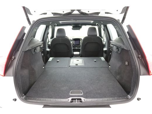 Volvo  XC40 T2 Business Pro | Panoramadak | BLIS | Camera | Trekhaak | Adaptieve Cruise | Stoelverwarming / S... ActivLease financial lease