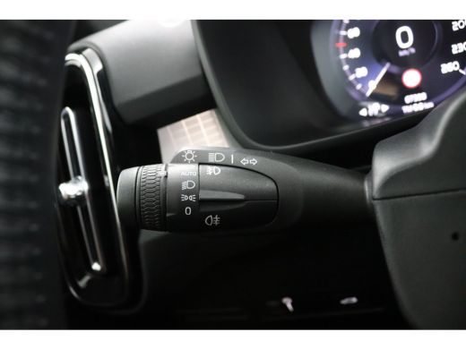 Volvo  XC40 T2 Business Pro | Panoramadak | BLIS | Camera | Trekhaak | Adaptieve Cruise | Stoelverwarming / S... ActivLease financial lease