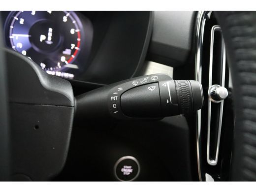 Volvo  XC40 T2 Business Pro | Panoramadak | BLIS | Camera | Trekhaak | Adaptieve Cruise | Stoelverwarming / S... ActivLease financial lease
