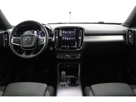 Volvo  XC40 T2 Business Pro | Panoramadak | BLIS | Camera | Trekhaak | Adaptieve Cruise | Stoelverwarming / S... ActivLease financial lease