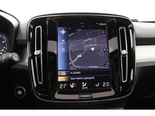 Volvo  XC40 T2 Business Pro | Panoramadak | BLIS | Camera | Trekhaak | Adaptieve Cruise | Stoelverwarming / S... ActivLease financial lease