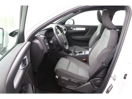 Volvo  XC40 T2 Business Pro | Panoramadak | BLIS | Camera | Trekhaak | Adaptieve Cruise | Stoelverwarming / S... ActivLease financial lease