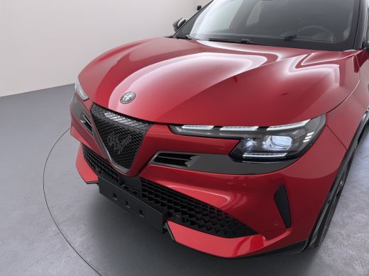 Alfa Romeo Junior Ibrida Ti | 18" lichtmetalen velgen - Fori | Bi-color dak | Elektrisch bediend panoramisch schuifdak ActivLease financial lease