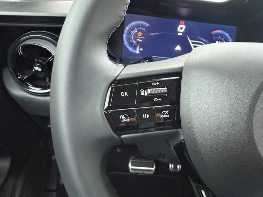 Alfa Romeo Junior Ibrida Ti | 18" lichtmetalen velgen - Fori | Bi-color dak | Elektrisch bediend panoramisch schuifdak ActivLease financial lease