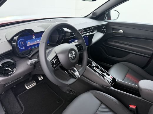 Alfa Romeo Junior Ibrida Ti | 18" lichtmetalen velgen - Fori | Bi-color dak | Elektrisch bediend panoramisch schuifdak ActivLease financial lease