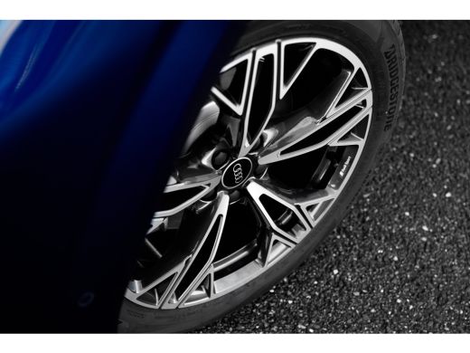 Audi Q3 S edition, (2026) | Adaptive cruise control | Audi sound system | Cruise control ActivLease financial lease