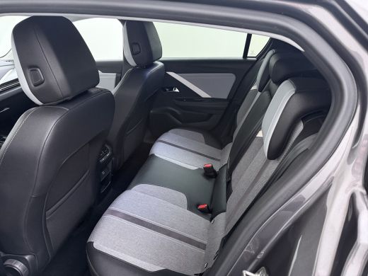Opel Astra 1.2 Elegance AUTOMAAT | ADAPTIVE CRUISE CONTROLE | 17 INCH LICHTMETAAL | ACHTERUITRIJCAMERA | CLI... ActivLease financial lease