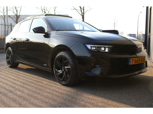 Opel Astra 1.6 Hybrid Ultimate | Automaat | Navigatie | Camera | Panorama/schuifdak | Black pack | 7.500km | ActivLease financial lease