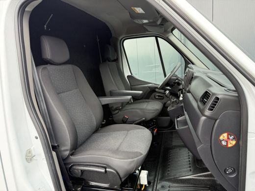 Opel Movano 2.3 Turbo 150 PK / L2H2 / INRICHTING / RVS IMPERIAAL + LADDER / 2.5 TONS TREKHAAK / AIRCO / CRUIS... ActivLease financial lease