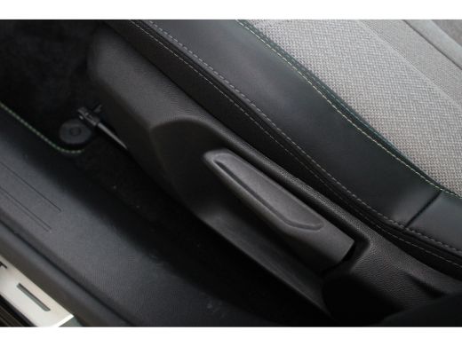 Peugeot 208 1.2 PureTech GT Pack | Automaat | 130pk | Navigatie | Camera | Panoramadak | Stoelverwarming | Fu... ActivLease financial lease