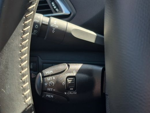 Peugeot 308 SW 1.2 PureTech Blue Lease Premium | Achteruitrijcamera | Airco (automatisch) | Apple Carplay/And... ActivLease financial lease
