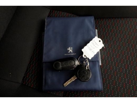 Peugeot Boxer 2.0 BlueHDI E6 130pk L1H2 Premium Navi/Camera/Inrichting 06-2018 ActivLease financial lease