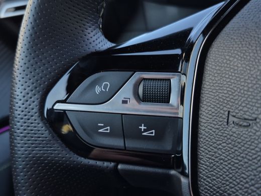 Peugeot e-2008 EV GT 54 kWh SOH 98% | Airco (automatisch) | Apple Carplay/Android Auto|telefoonintegratie premiu... ActivLease financial lease