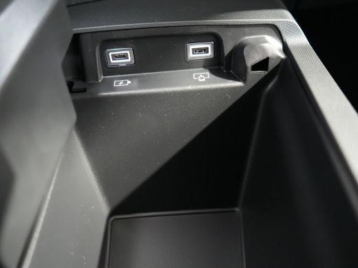 Peugeot e-3008 GT Exclusive | Elektrische parkeerrem | Extra getinte achterste zijruiten en achterruit ActivLease financial lease
